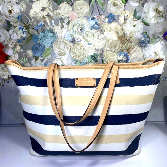 Kate Spade navy/cream tote bag. Please see all photos as they are part of the it - Picture 3 of 17